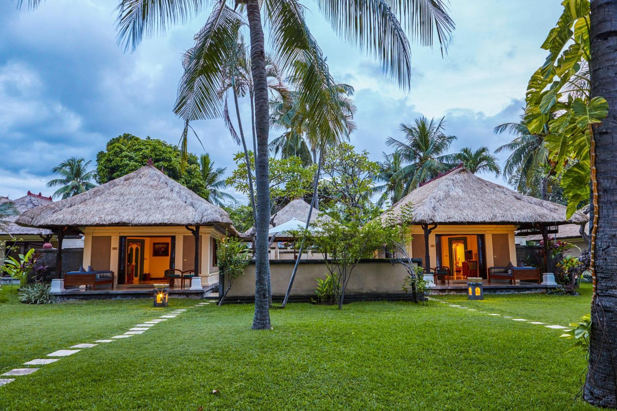 Hotel Puri Bagus Lovina Esterno foto